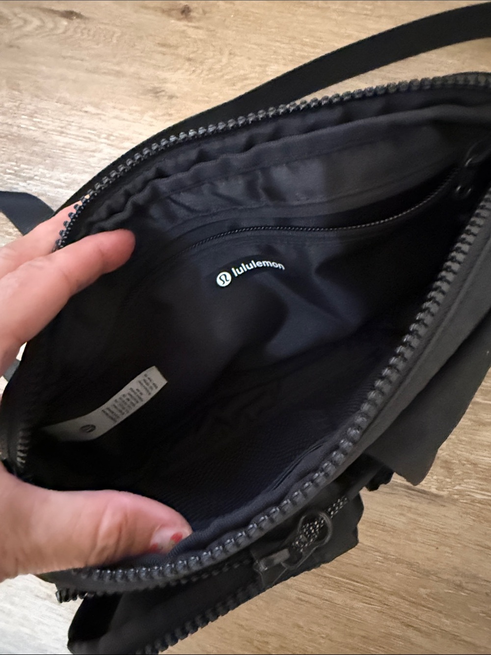 Lululemon multi pocket crossbody bag - Picture 3 of 4